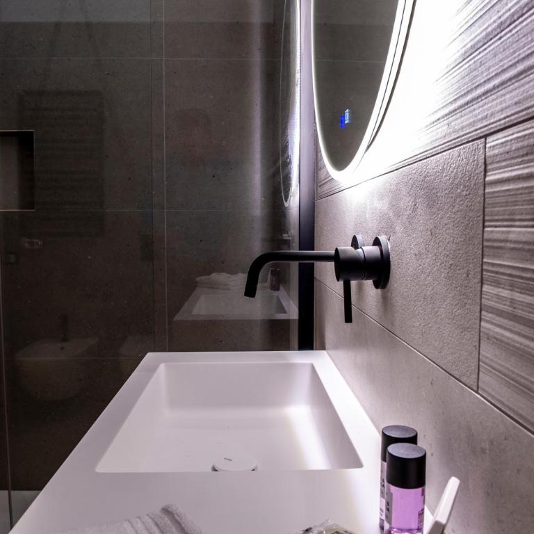 Alipa Suite with Jacuzzi - Suite with Hot Tub - 21
