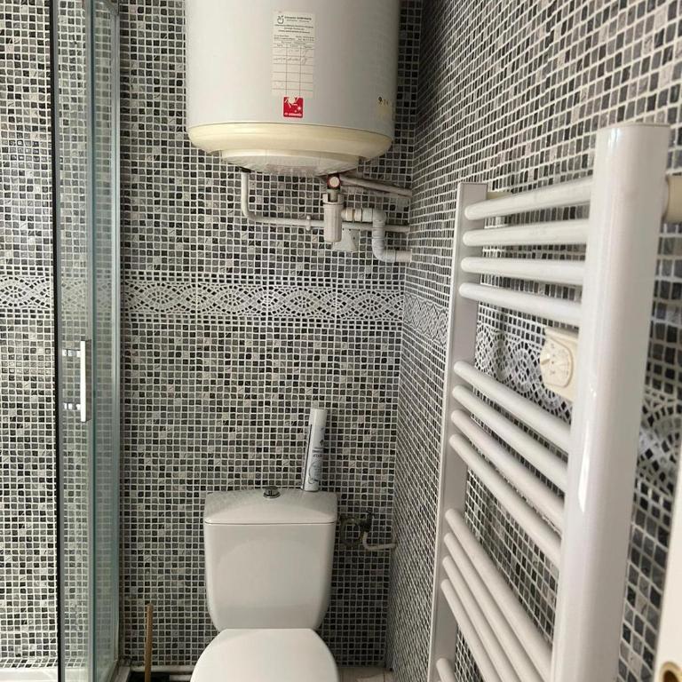 Charmant Studio en rez de jardin dans propriété privé pour 4 personnes - Appartement - Rez-de-Chaussée - 9