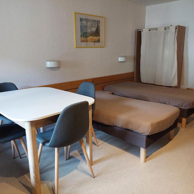 Studio calme avec balcon pour 4 personnes à Brides-les-Bains - Studio - 1