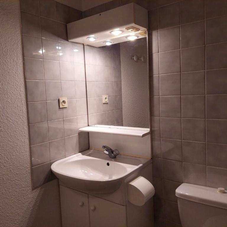 Studio calme avec balcon pour 4 personnes à Brides-les-Bains - Studio - 9
