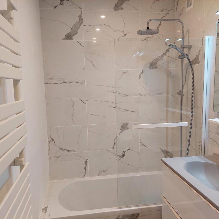 Charmant studio pour 2 avec balcon à Brides-les-Bains - Studio - 4