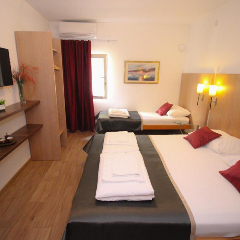 "VILLA DENY" Boutique HOTEL - included "FREE PARKING" - Superior Triple Room - 9
