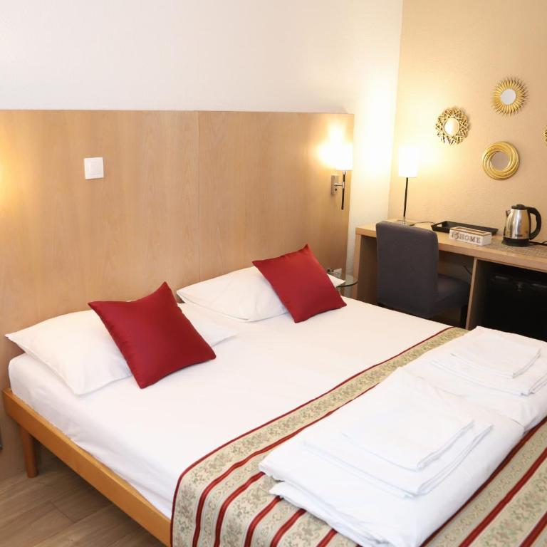 "VILLA DENY" Boutique HOTEL - included "FREE PARKING" - Standard Triple Room - 17