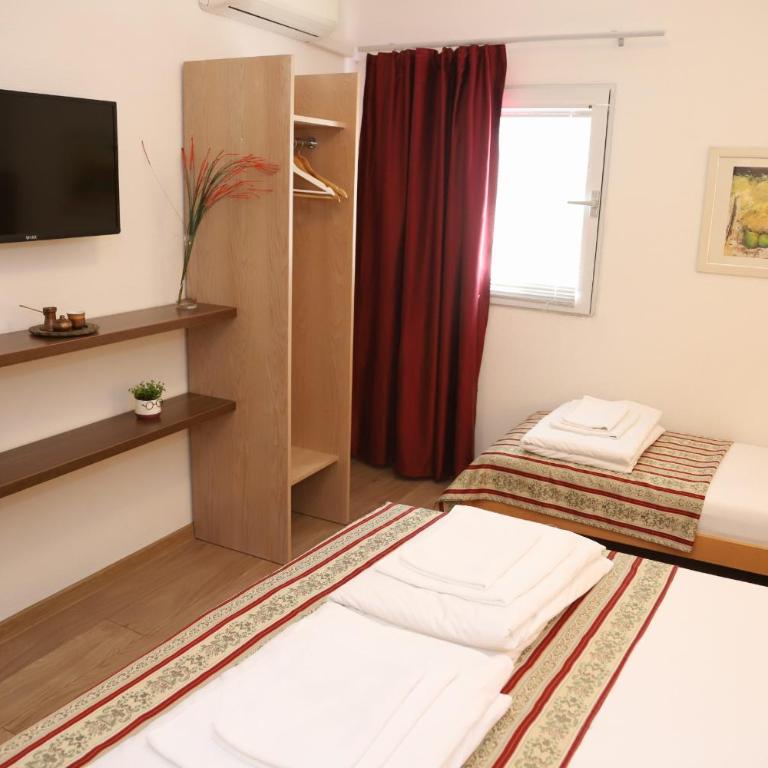 "VILLA DENY" Boutique HOTEL - included "FREE PARKING" - Standard Triple Room - 9