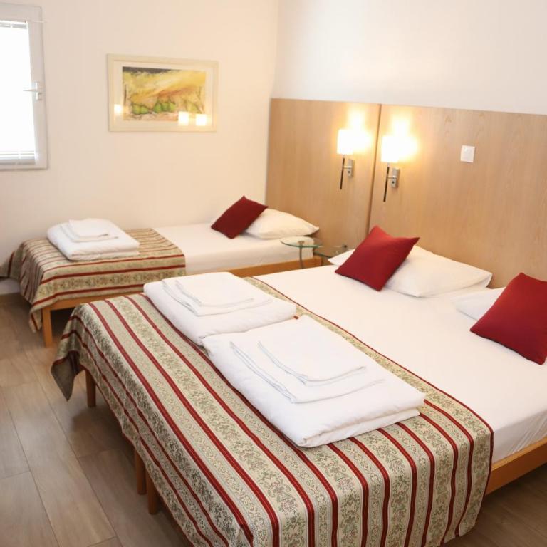 "VILLA DENY" Boutique HOTEL - included "FREE PARKING" - Standard Triple Room - 8