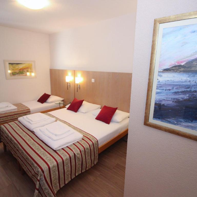 "VILLA DENY" Boutique HOTEL - included "FREE PARKING" - Standard Triple Room - 11
