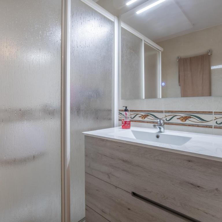 Apto Vallellano junto al casco histórico & Parking incluido - Two-Bedroom Apartment - 24