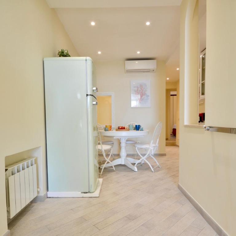 Gramsci 79 - Elegante appartamento fronte spiaggia con 3 posti letto - Two-Bedroom Apartment - 6