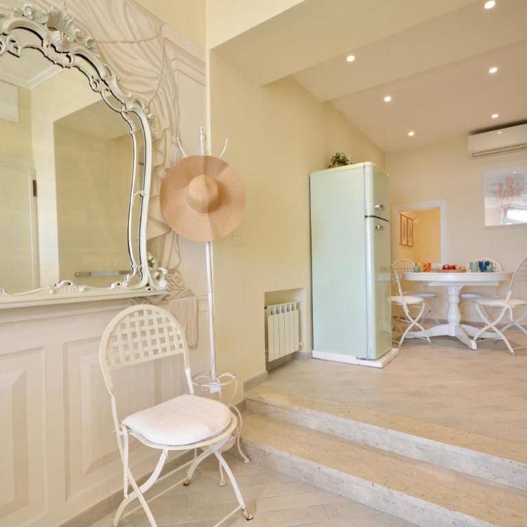 Gramsci 79 - Elegante appartamento fronte spiaggia con 3 posti letto - Two-Bedroom Apartment - 4