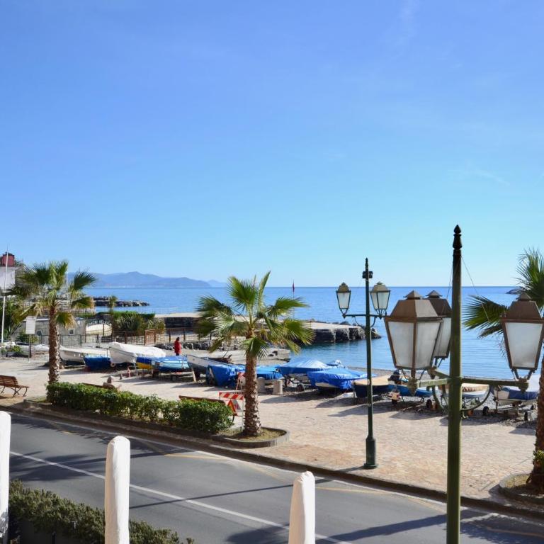 Gramsci 79 - Elegante appartamento fronte spiaggia con 3 posti letto - Two-Bedroom Apartment - 8