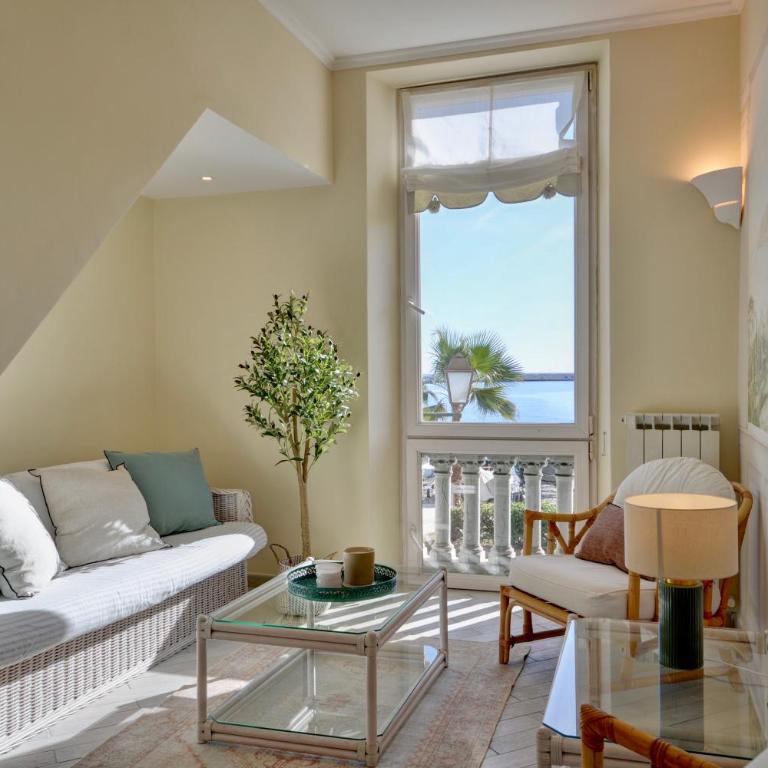 Gramsci 79 - Elegante appartamento fronte spiaggia con 3 posti letto - Two-Bedroom Apartment - 1