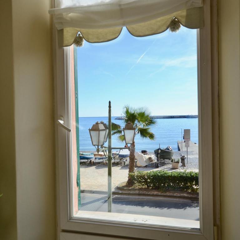 Gramsci 79 - Elegante appartamento fronte spiaggia con 3 posti letto - Two-Bedroom Apartment - 17