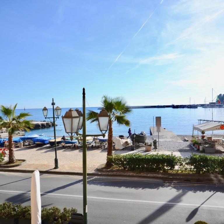 Gramsci 79 - Elegante appartamento fronte spiaggia con 3 posti letto - Two-Bedroom Apartment - 9