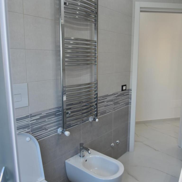 Appartamento Centrale a 2 passi da Stazione, Mare e Centro Città - Appartamento con 2 Camere da Letto e Balcone - 17