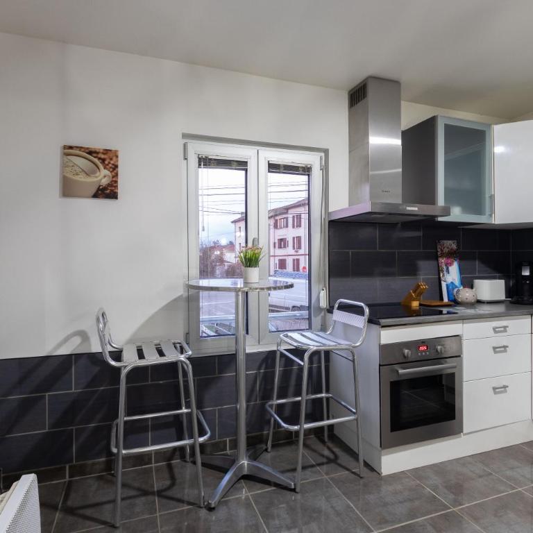Maison de la Bourbre - Proche Hypercentre - Two-Bedroom House - 9