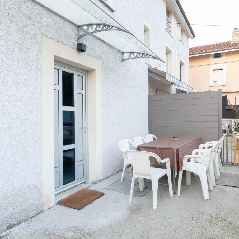 Maison de la Bourbre - Proche Hypercentre - Two-Bedroom House - 13
