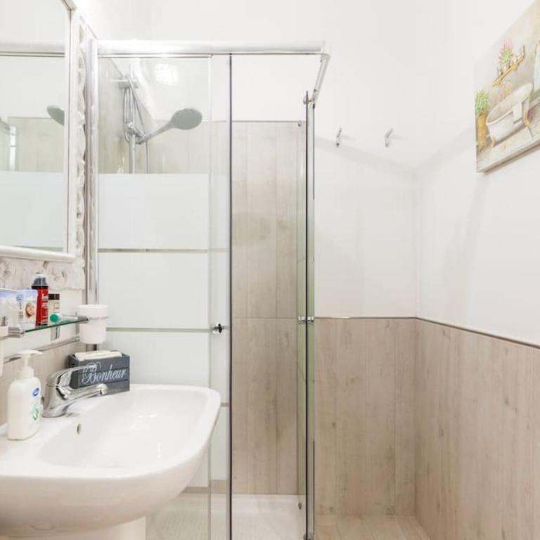 Elegant Triplex Townhouse with Luxe Terrace - Appartamento con 3 Camere da Letto - 2