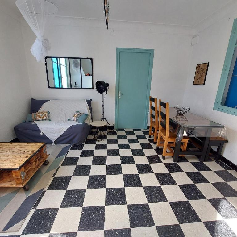 Appartement 4 pers à 50m de la plage avec terrasse calme et proche commerces à Argelès-sur-Mer - FR-1-776-51 - Appartement - 8
