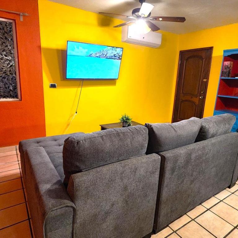 Casa Revolucion: 2BR/2Ba Casita close to downtown with private parking - Apartamento de 2 dormitorios - 39