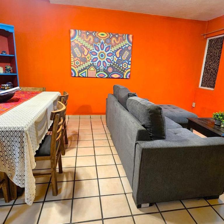 Casa Revolucion: 2BR/2Ba Casita close to downtown with private parking - Apartamento de 2 dormitorios - 51