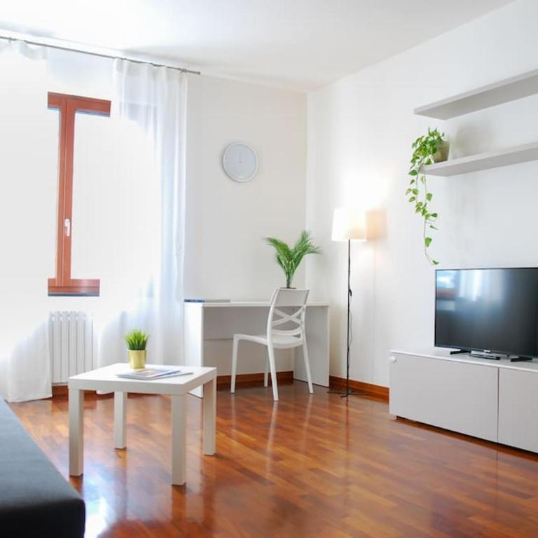 Home & Pet - Milano Trilocale Promenade Santa Giulia - Appartamento con 2 Camere da Letto - 1