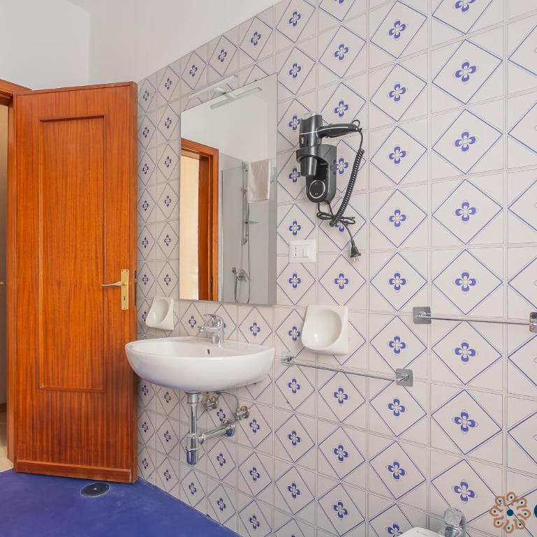Einaudi Guesthouse by Apulia Accommodation - Apartment with Balcony - 19