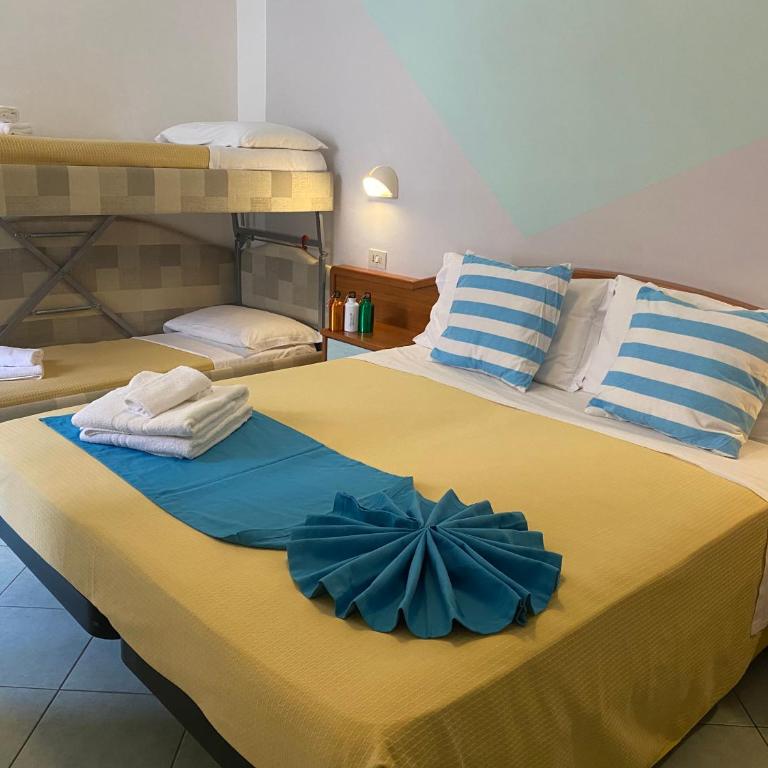 Hotel Villa Caterina - Camera Quadrupla con Bagno - 2