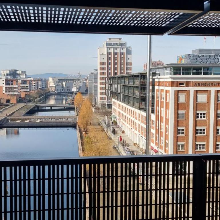 BEL APPARTEMENT MODERNE avec TERRASSE AC CLIMATISATION PARKING with additionnal fees - Two-Bedroom Apartment - 3