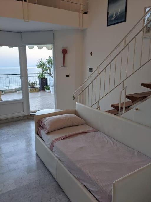 Beachfront Paradise - Panoramic Terrace, Monaco view & Private Access to Calandre Beach - French Riviera Liguria - Appartamento con 2 Camere da Letto - 32