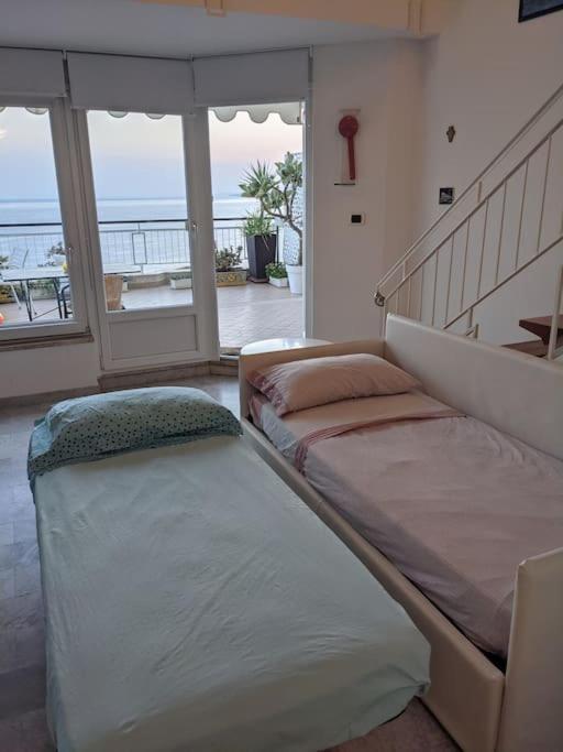Beachfront Paradise - Panoramic Terrace, Monaco view & Private Access to Calandre Beach - French Riviera Liguria - Appartamento con 2 Camere da Letto - 34