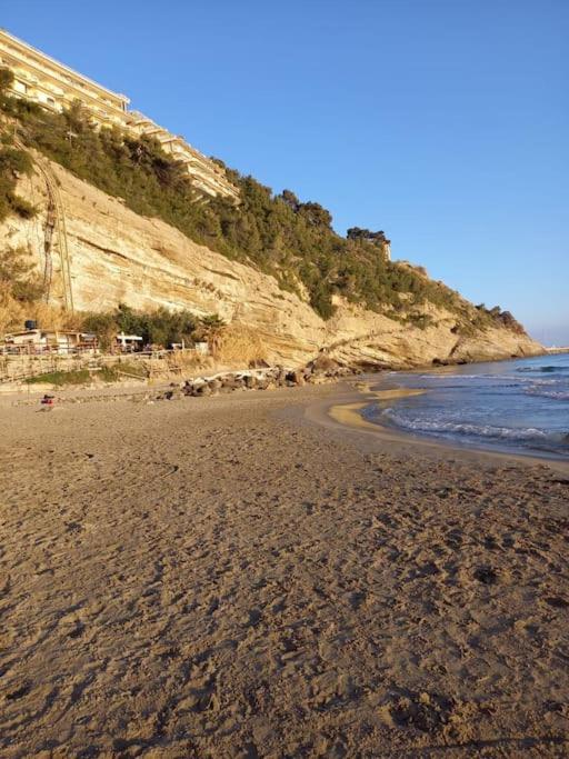 Beachfront Paradise - Panoramic Terrace, Monaco view & Private Access to Calandre Beach - French Riviera Liguria - Appartamento con 2 Camere da Letto - 35