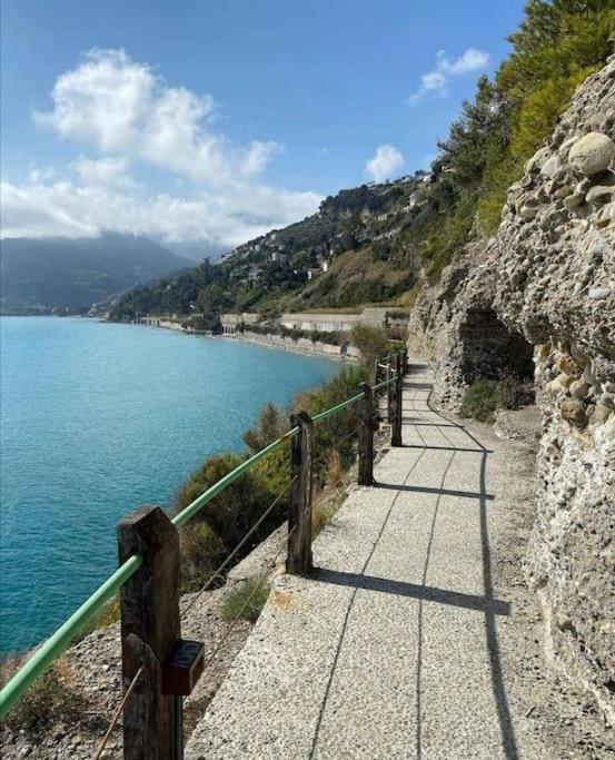 Beachfront Paradise - Panoramic Terrace, Monaco view & Private Access to Calandre Beach - French Riviera Liguria - Appartamento con 2 Camere da Letto - 45