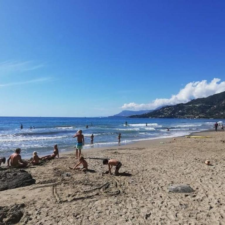 Beachfront Paradise - Panoramic Terrace, Monaco view & Private Access to Calandre Beach - French Riviera Liguria - Appartamento con 2 Camere da Letto - 28