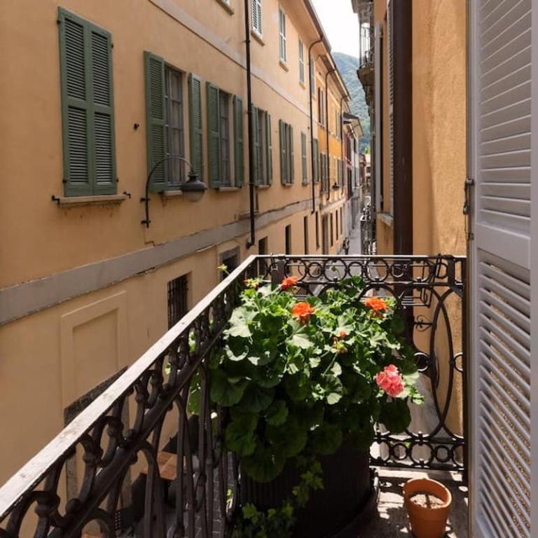 Russomanno Apartments - One-Bedroom Apartment - 7