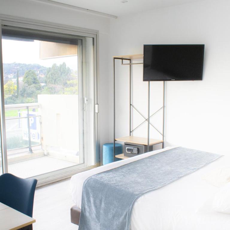 Tiercé Hotel - Comfort Double Room with Racecourse View - 3