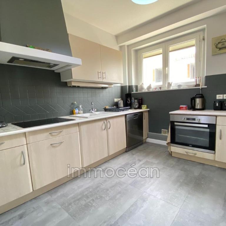 Grand appartement 3 chambres vue mer Pontaillac - Three-Bedroom Apartment - 14