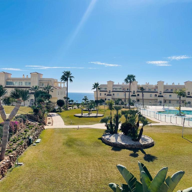 La Cala gorgeous 2 bedroom apartment with stunning gardens, pools and sea views - Apartamento de 2 dormitorios - 66