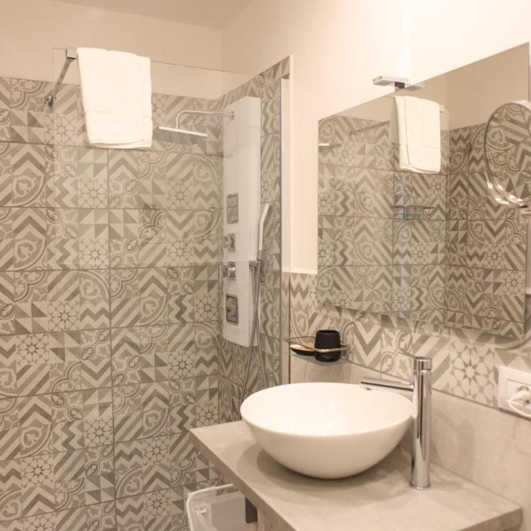 Boutique Rooms B&B - Double Room with Balcony - 8