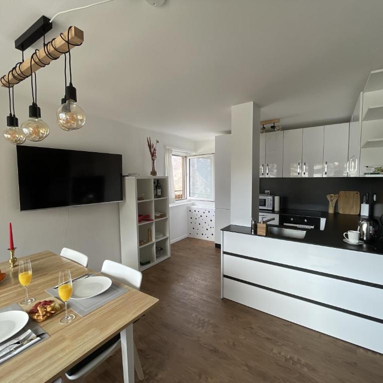 Sunny Alps View: Central Bliss - Apartment mit 2 Schlafzimmern - 7