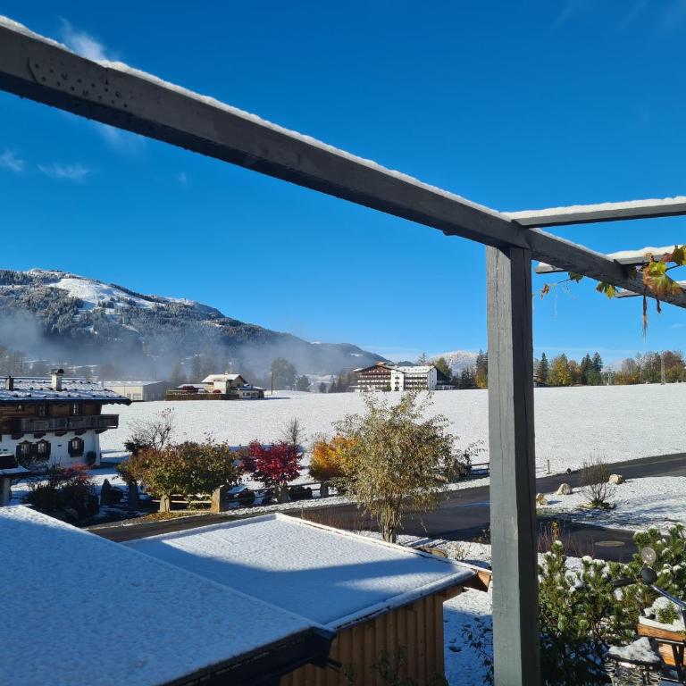 Going EASY - Three-Bedroom Apartment with Shower - 29