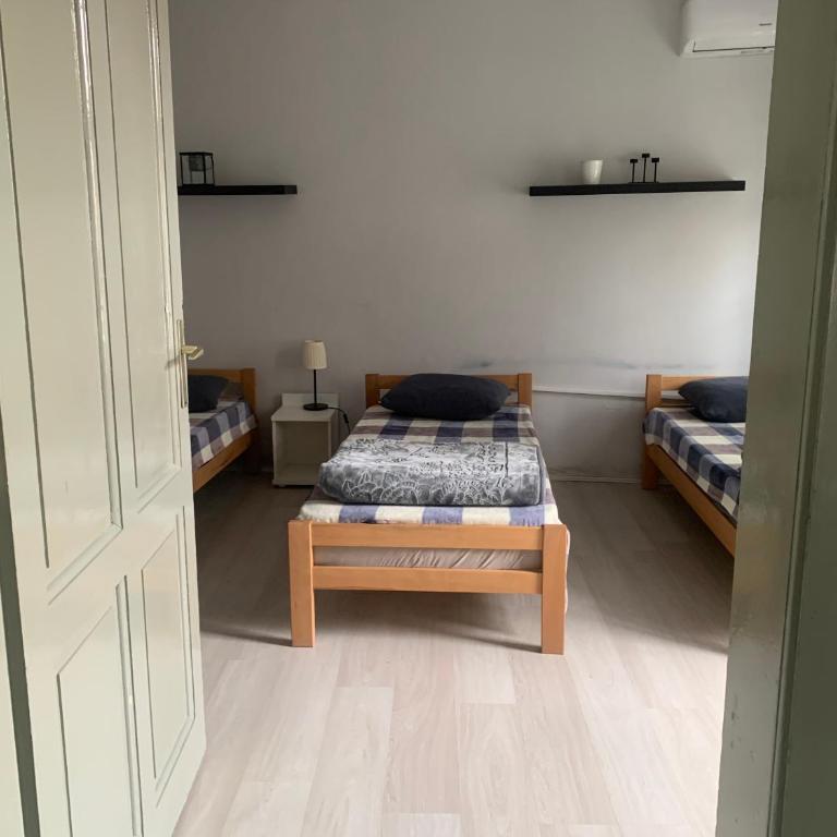 Downtown Belgrade Mixed Beds - Trokrevetna Soba sa Zajedničkim Kupatilom - 3