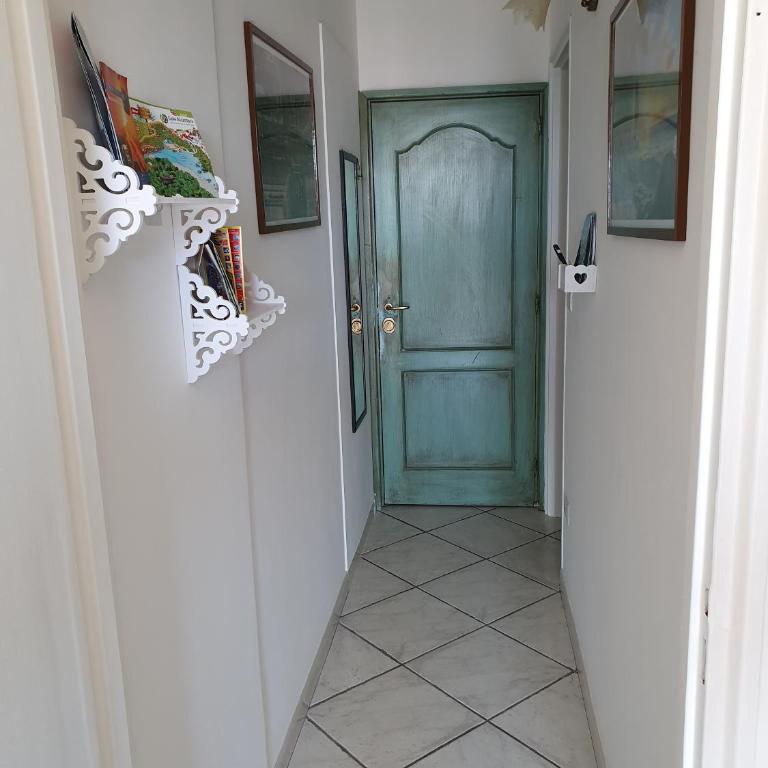 Tony & Doris Home - One-Bedroom Apartment with Balcony and Sea View - 5