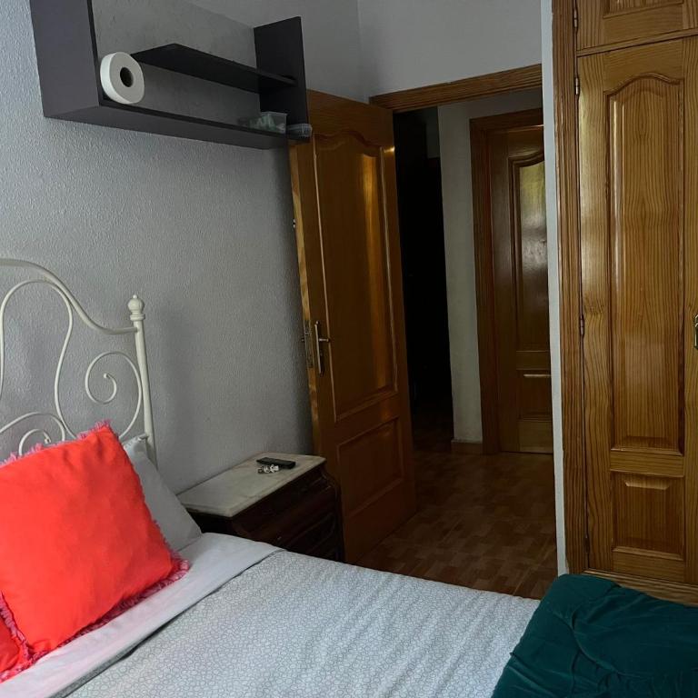 Acogedoras Habitaciónes en Madrid - Standard Double Room with Shared Bathroom - 11