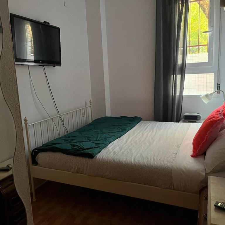 Acogedoras Habitaciónes en Madrid - Standard Double Room with Shared Bathroom - 12