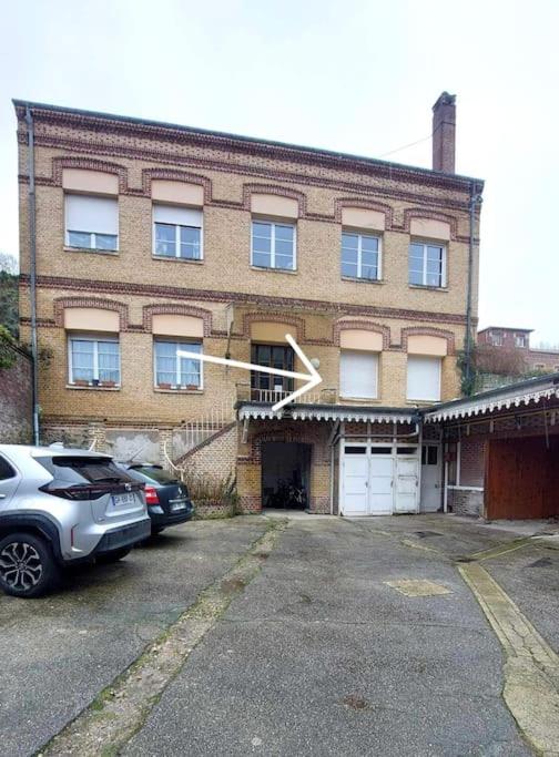 Le calme au centre-ville dans une cour intérieure, avec place de parking privée - Appartement 2 Chambres - 5