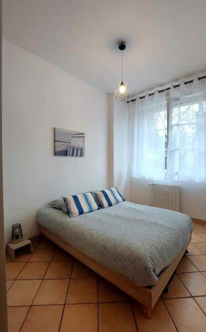 Le calme au centre-ville dans une cour intérieure, avec place de parking privée - Appartement 2 Chambres - 8