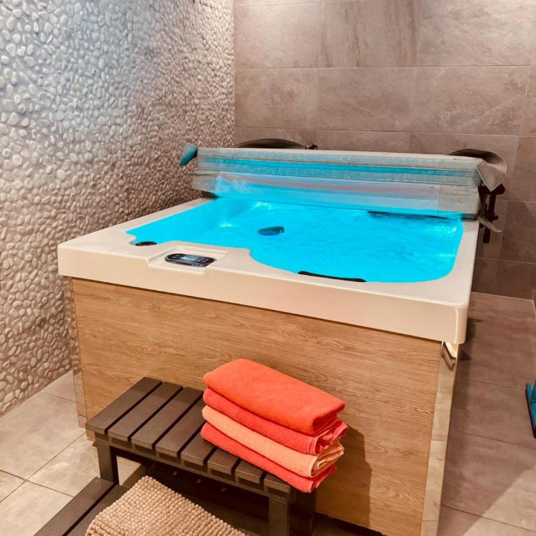 Casa Olivia, Luxurious Village House with Sauna and Jacuzzi - Casa de 2 dormitorios - 1