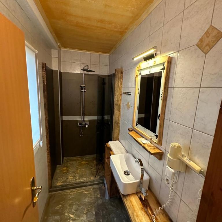 Gasthof zum Löwen - Doppelzimmer mit Balkon - 1