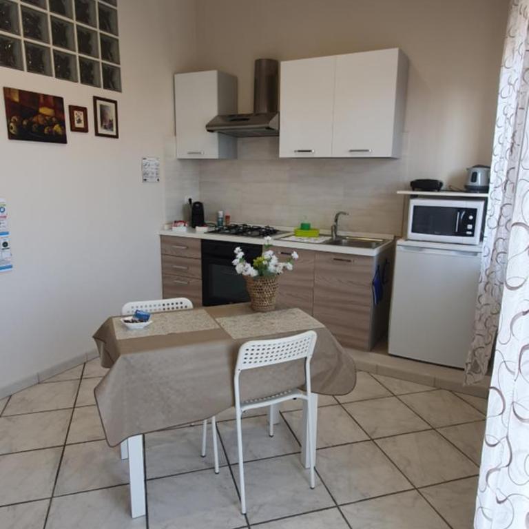 Tony & Doris Home - One-Bedroom Apartment with Balcony and Sea View - 10