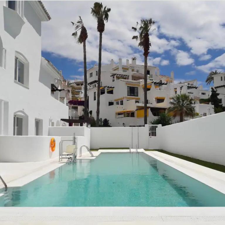 Increíble bajo con jardín y piscina - Puerto Banús - Apartamento de 2 dormitorios - 1
